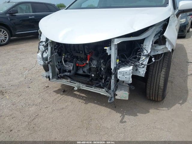 2026 TOYOTA SIENNA XLE 6