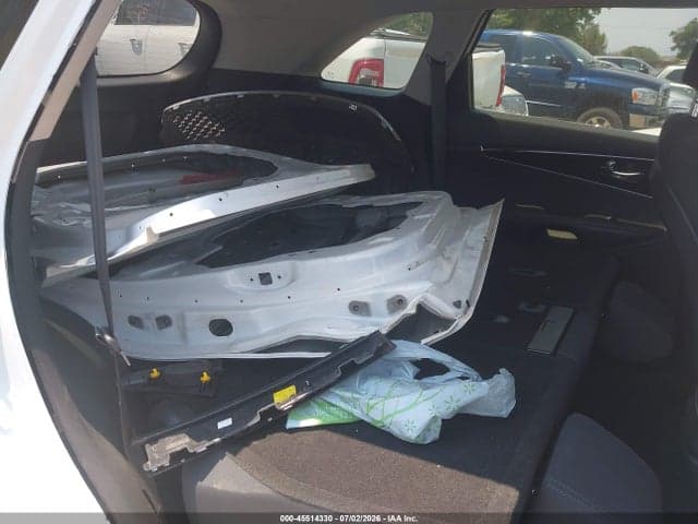 2017 KIA SORENTO 2.4L LX 8