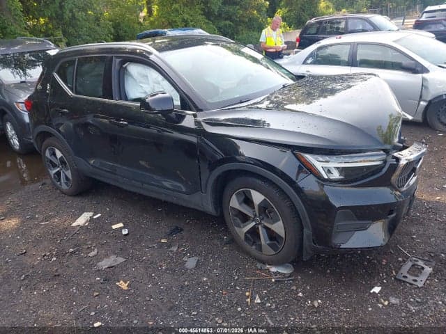 2025 VOLVO XC40 B5 CORE BRIGHT THEME