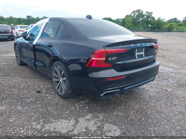 2021 VOLVO S60 T5 MOMENTUM 3