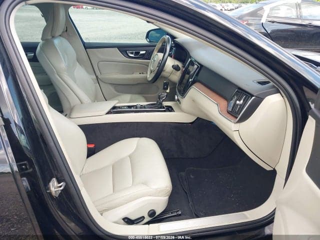 2021 VOLVO S60 T5 MOMENTUM 5