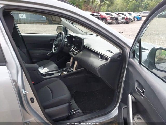 2025 TOYOTA COROLLA CROSS LE 5