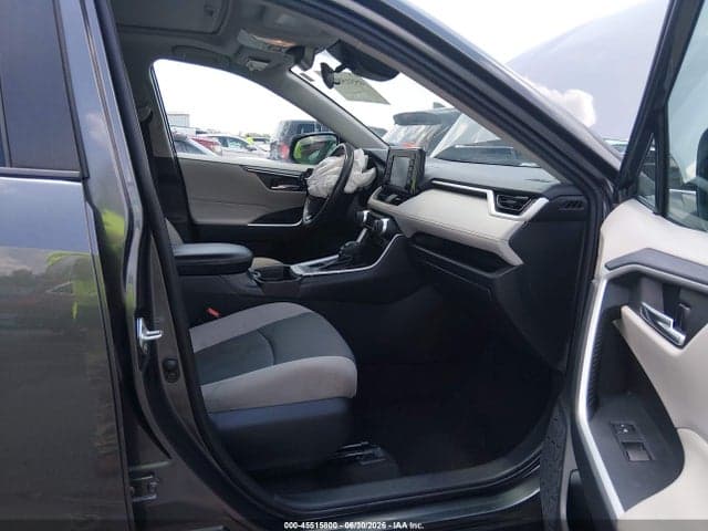 2019 TOYOTA RAV4 XLE 5