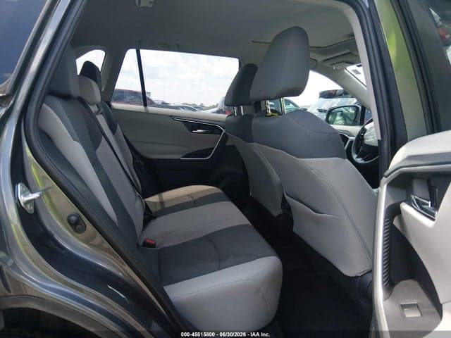 2019 TOYOTA RAV4 XLE 8