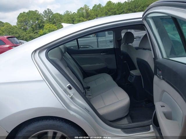 2017 HYUNDAI ELANTRA SE 8