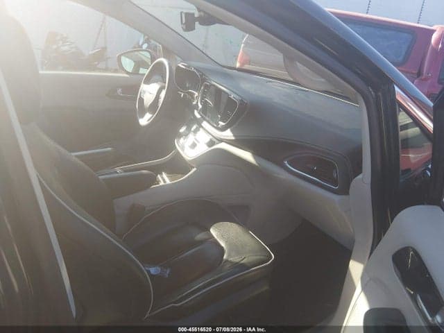 2023 CHRYSLER PACIFICA LIMITED 5