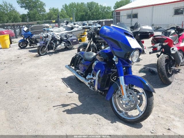 2017 HARLEY-DAVIDSON FLHXSE CVO STREET GLIDE - 1