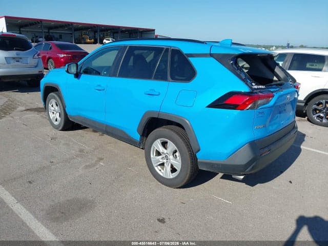 2021 TOYOTA RAV4 XLE 3