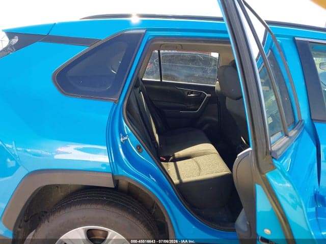 2021 TOYOTA RAV4 XLE 8