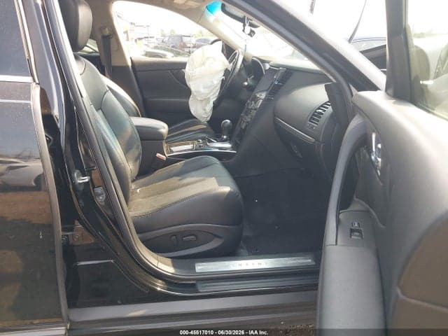 2017 INFINITI QX70 5