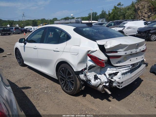 2025 TOYOTA CAMRY XLE 3