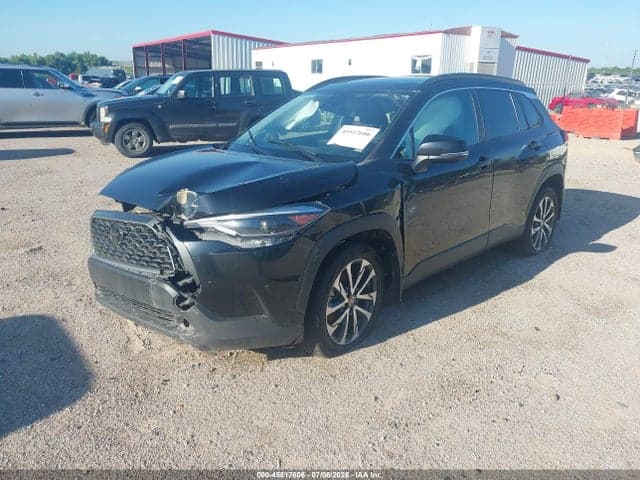 2022 TOYOTA COROLLA CROSS XLE 2