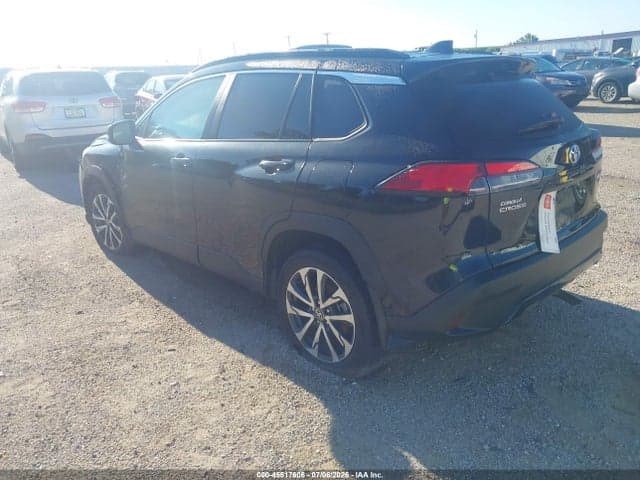 2022 TOYOTA COROLLA CROSS XLE 3