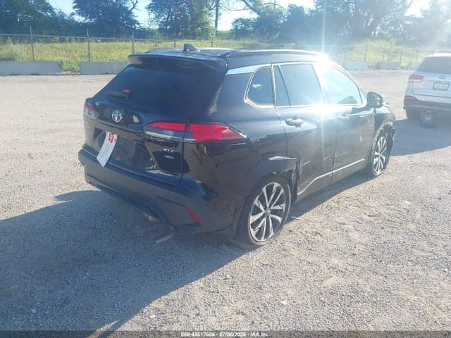 2022 TOYOTA COROLLA CROSS XLE 4