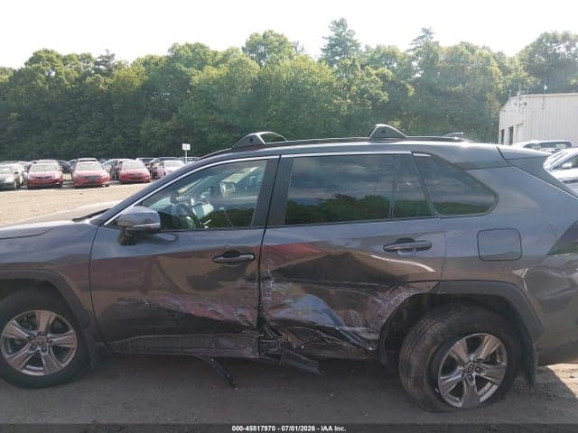 2022 TOYOTA RAV4 XLE 14