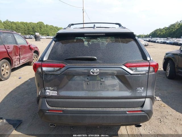 2022 TOYOTA RAV4 XLE 16