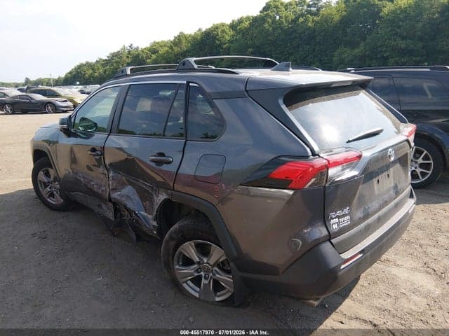 2022 TOYOTA RAV4 XLE 3