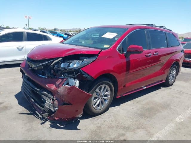2026 TOYOTA SIENNA XLE 2