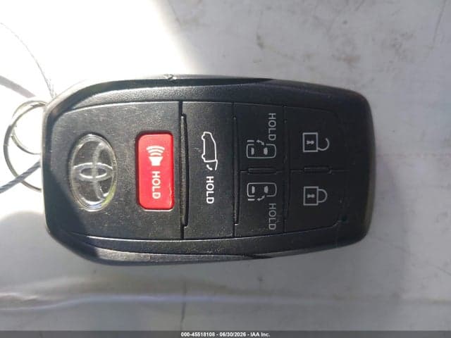 2026 TOYOTA SIENNA XLE 11