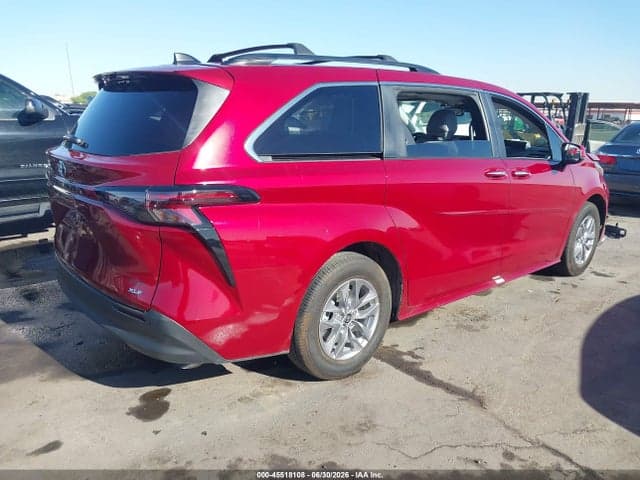 2026 TOYOTA SIENNA XLE 4