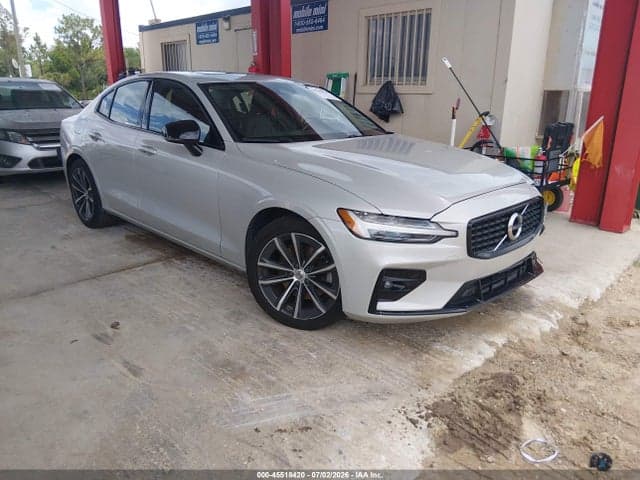 2022 VOLVO S60 B5 MOMENTUM