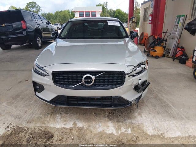 2022 VOLVO S60 B5 MOMENTUM 12