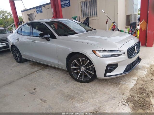 2022 VOLVO S60 B5 MOMENTUM 13