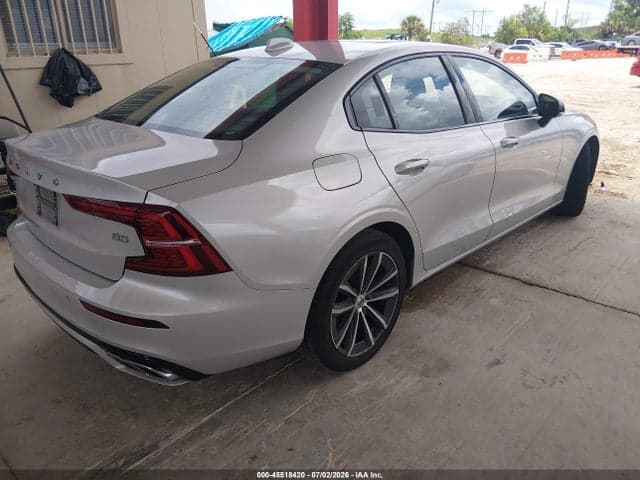 2022 VOLVO S60 B5 MOMENTUM 4