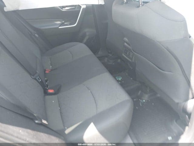 2020 TOYOTA RAV4 XLE 8