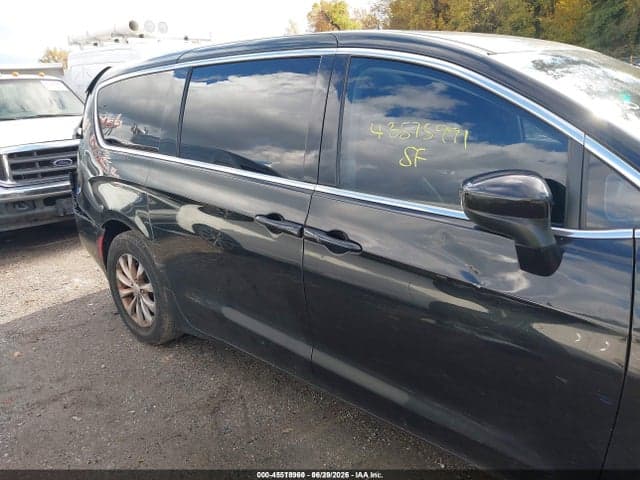 2017 CHRYSLER PACIFICA TOURING 19