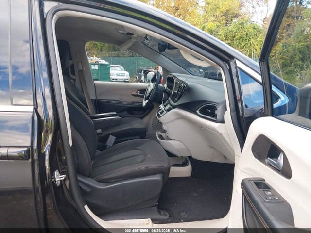 2017 CHRYSLER PACIFICA TOURING 5