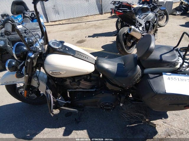 2022 HARLEY-DAVIDSON FLHCS 12