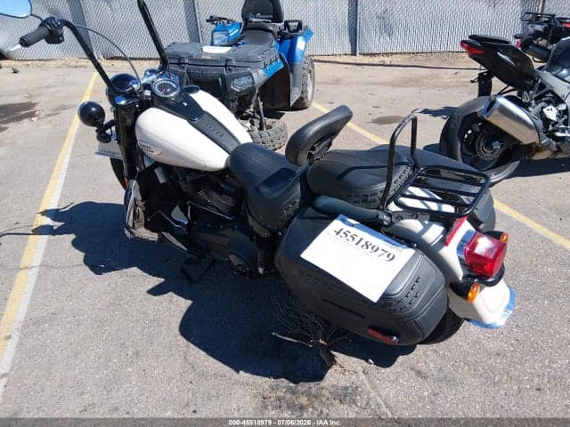 2022 HARLEY-DAVIDSON FLHCS 3