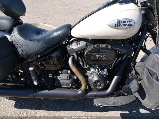 2022 HARLEY-DAVIDSON FLHCS 8