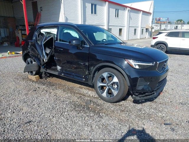 2025 VOLVO XC40 B5 CORE BRIGHT THEME 1