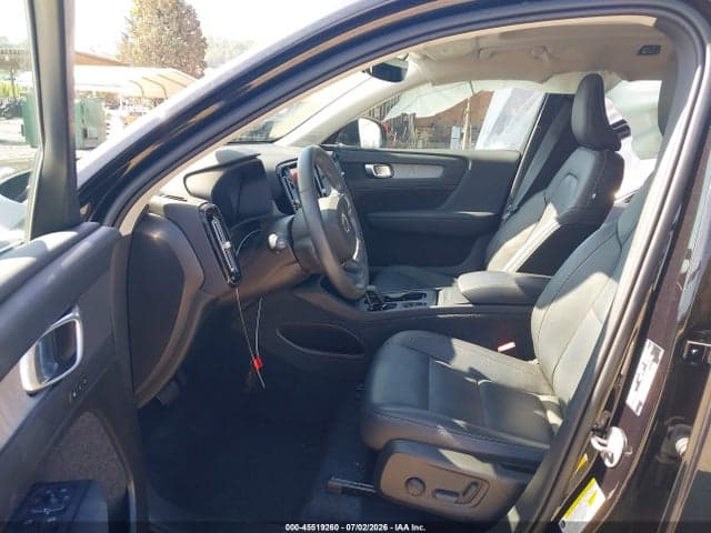 2025 VOLVO XC40 B5 CORE BRIGHT THEME 5