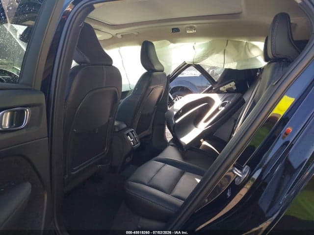 2025 VOLVO XC40 B5 CORE BRIGHT THEME 8