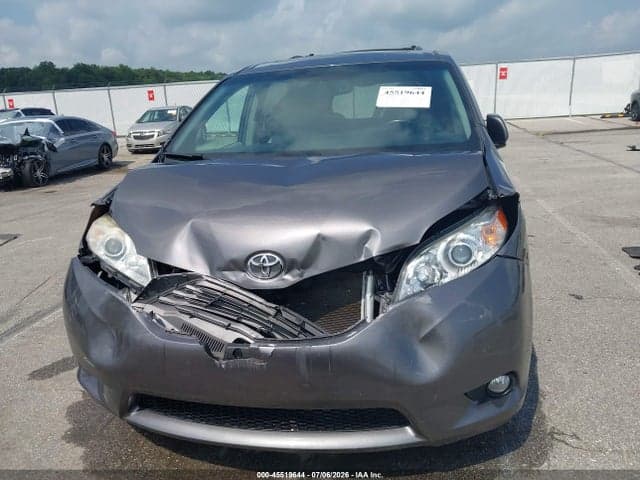 2017 TOYOTA SIENNA XLE PREMIUM 8 PASSENGER 12