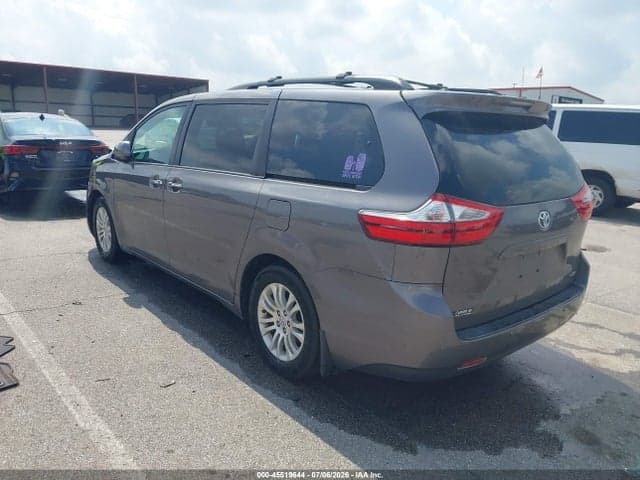 2017 TOYOTA SIENNA XLE PREMIUM 8 PASSENGER 3