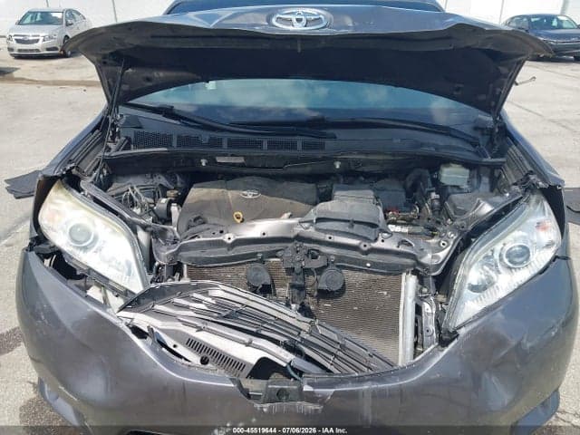 2017 TOYOTA SIENNA XLE PREMIUM 8 PASSENGER 10