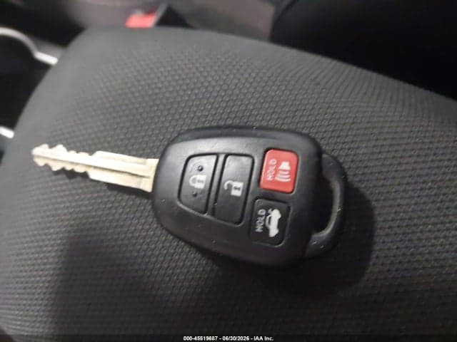 2018 TOYOTA COROLLA LE 11
