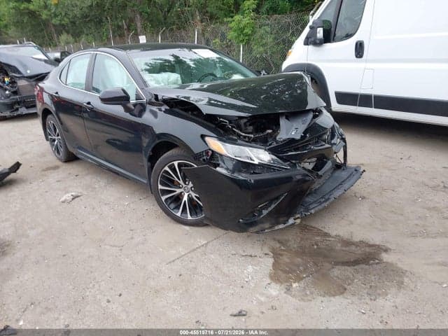 2019 TOYOTA CAMRY SE 1