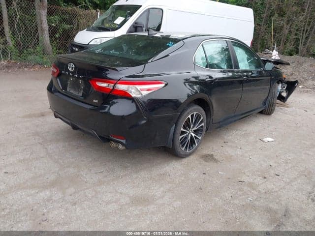 2019 TOYOTA CAMRY SE 4