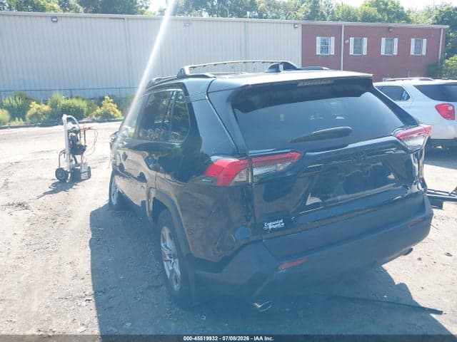 2025 TOYOTA RAV4 XLE 3