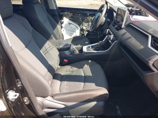 2025 TOYOTA RAV4 XLE 5