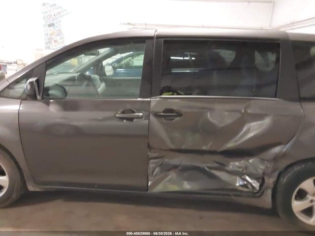 2017 TOYOTA SIENNA L 7 PASSENGER 14