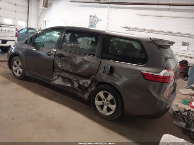 2017 TOYOTA SIENNA L 7 PASSENGER 3