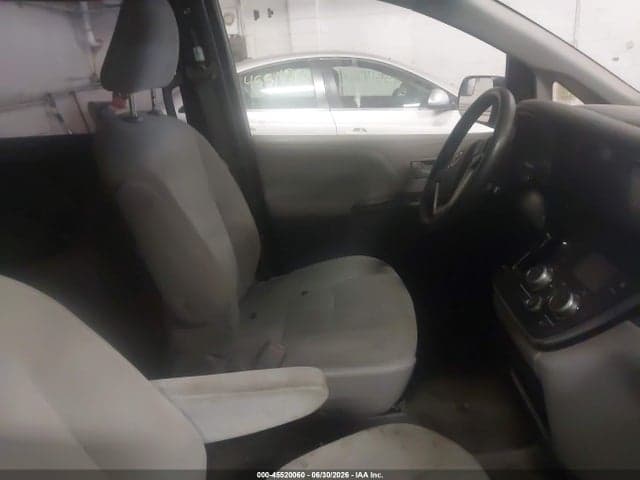 2017 TOYOTA SIENNA L 7 PASSENGER 5
