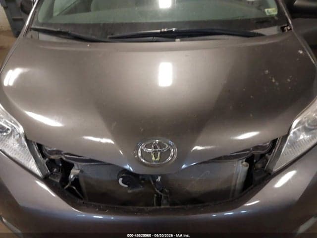 2017 TOYOTA SIENNA L 7 PASSENGER 10