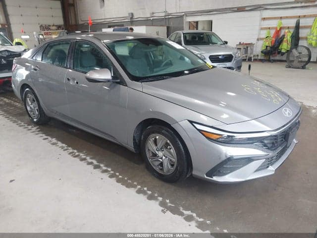 2025 HYUNDAI ELANTRA SE 1